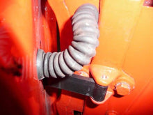 Load image into Gallery viewer, Fiat 124 Spider – Cable grommet A-pillar/door 84/85 left or right Body MrFiat
