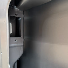 Cargar imagen en el visor de la galería, Volkswagen Bus Door Right Bus Volkswagen
