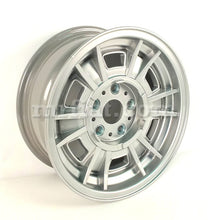 Cargar imagen en el visor de la galería, Fiat Dino 2000 2400 Wheel 6.5" x 14" Rims Fiat
