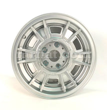 Cargar imagen en el visor de la galería, Fiat Dino 2000 2400 Wheel 6.5" x 14" Rims Fiat
